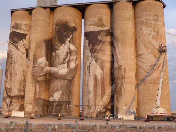 Street Artist Transforms A Small Town With A Stunning Mural (4 pics + video)