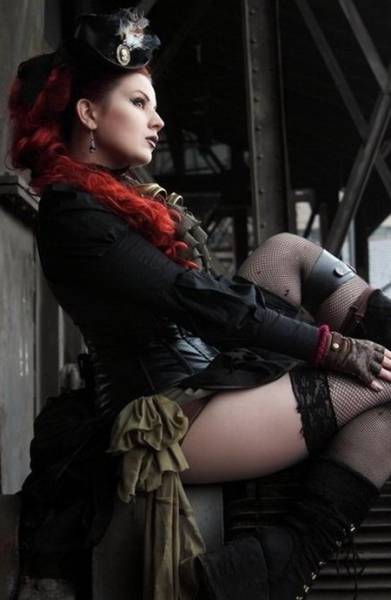 Sexy Girls Who Know How To Do Steampunk The Right Way (44 pics)