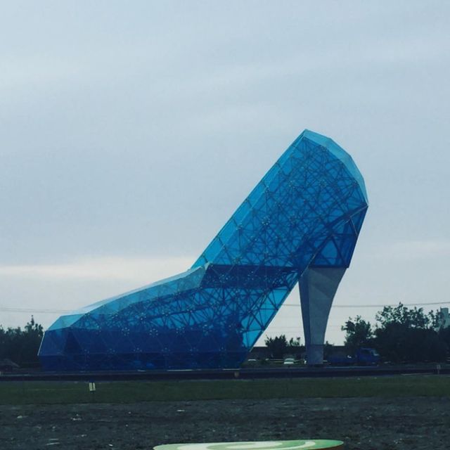Find Out Why This Church In Taiwan Is Shaped Like A Shoe (7 pics)