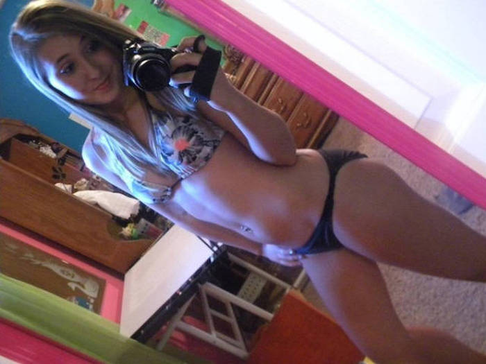 These Gorgeous Babes Have Perfected The Art Of Taking A Sexy Selfie (44 pics)