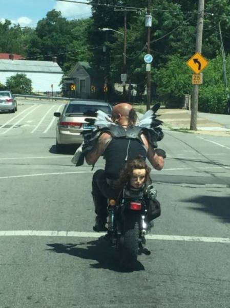 Even The Most Boring Commutes Have Their Awkward Moments (42 pics)