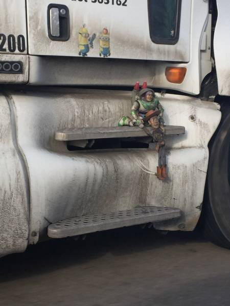 Even The Most Boring Commutes Have Their Awkward Moments (42 pics)