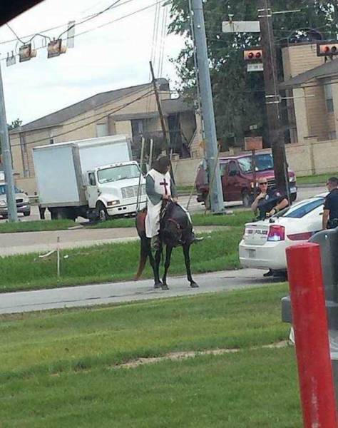 Even The Most Boring Commutes Have Their Awkward Moments (42 pics)