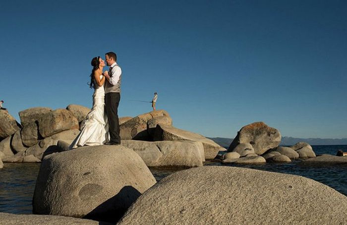 Funny Couples That Took Their Wedding Photos To The Next Level (20 pics)
