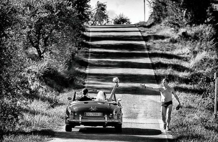 Funny Couples That Took Their Wedding Photos To The Next Level (20 pics)