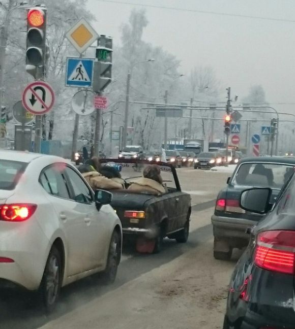 Only In Russia Would People Try This In The Middle Of Winter (2 pics)