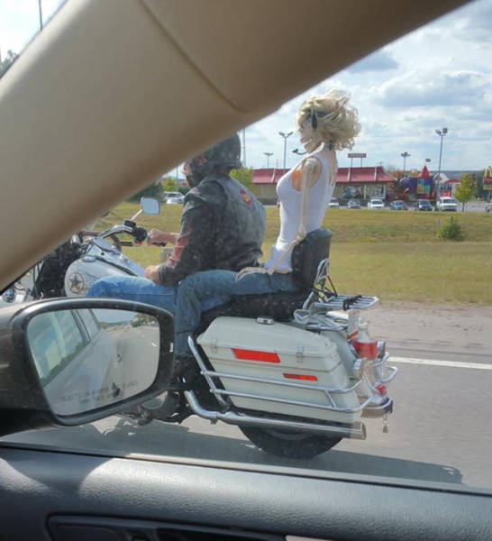 It's Amazing What You Can See While You're Commuting (30 pics)