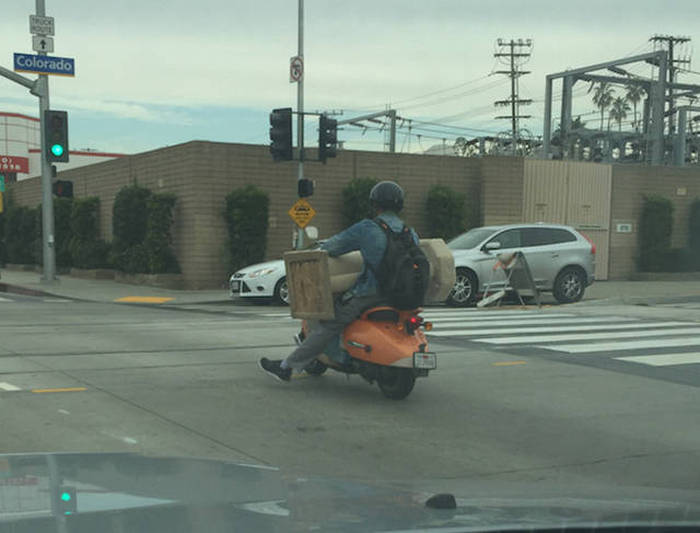 It's Amazing What You Can See While You're Commuting (30 pics)