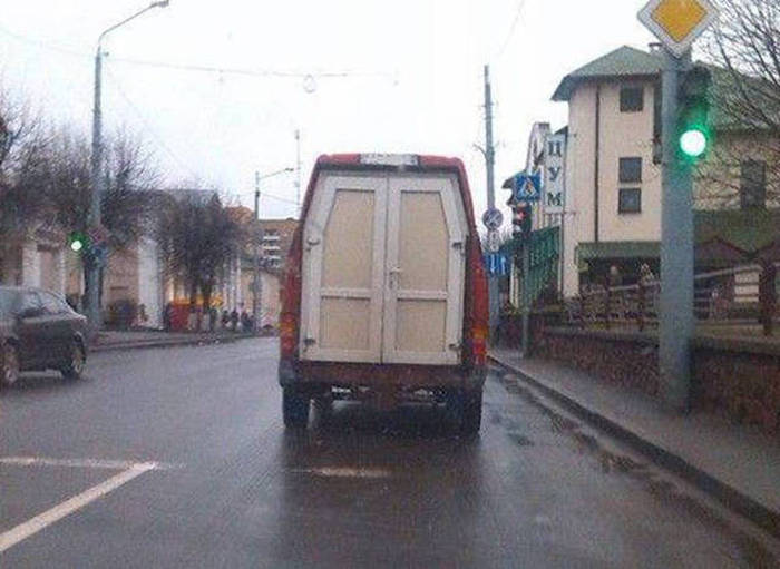 It's Amazing What You Can See While You're Commuting (30 pics)