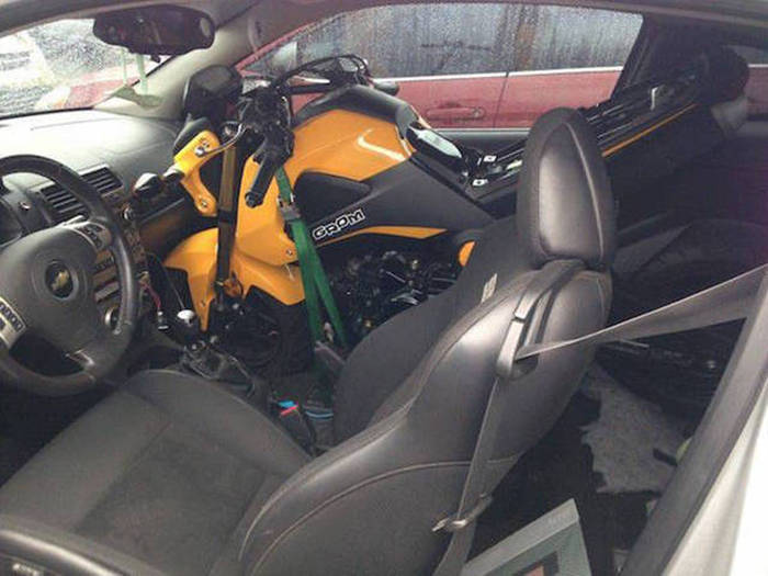 It's Amazing What You Can See While You're Commuting (30 pics)