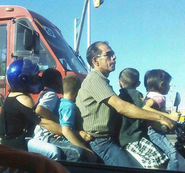 It's Amazing What You Can See While You're Commuting (30 pics)
