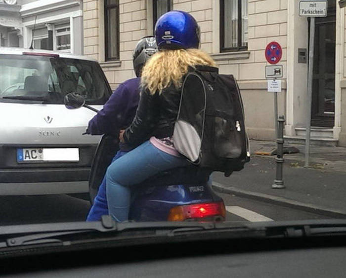 It's Amazing What You Can See While You're Commuting (30 pics)
