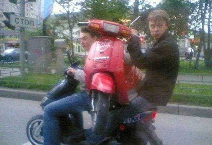 It's Amazing What You Can See While You're Commuting (30 pics)