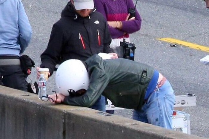 Top Gear Host Chris Evans Gets Sick On The Set (3 pics)