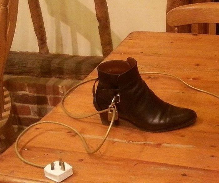 Drunken People Doing Strange Things (26 pics)