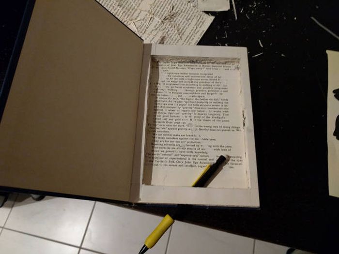 Guy Turns Old Book Into An Awesome Kindle Case (15 pics)