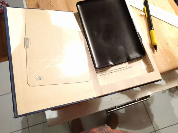 Guy Turns Old Book Into An Awesome Kindle Case (15 pics)