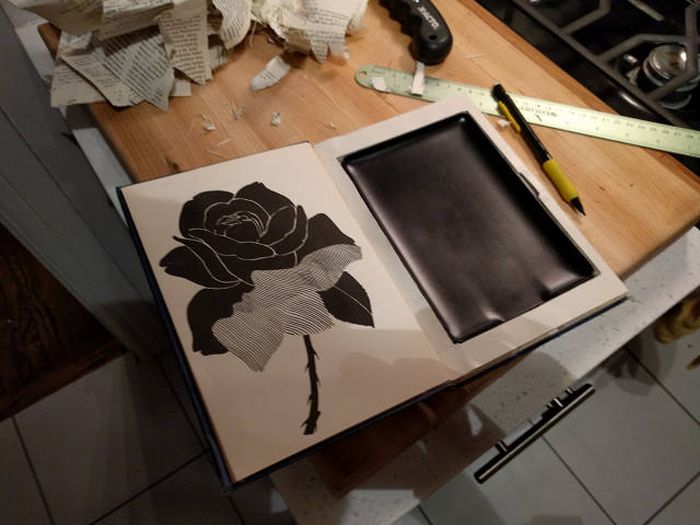 Guy Turns Old Book Into An Awesome Kindle Case (15 pics)