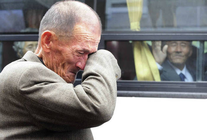 These Touching Photos Show A Different Side Of Humanity (29 pics)