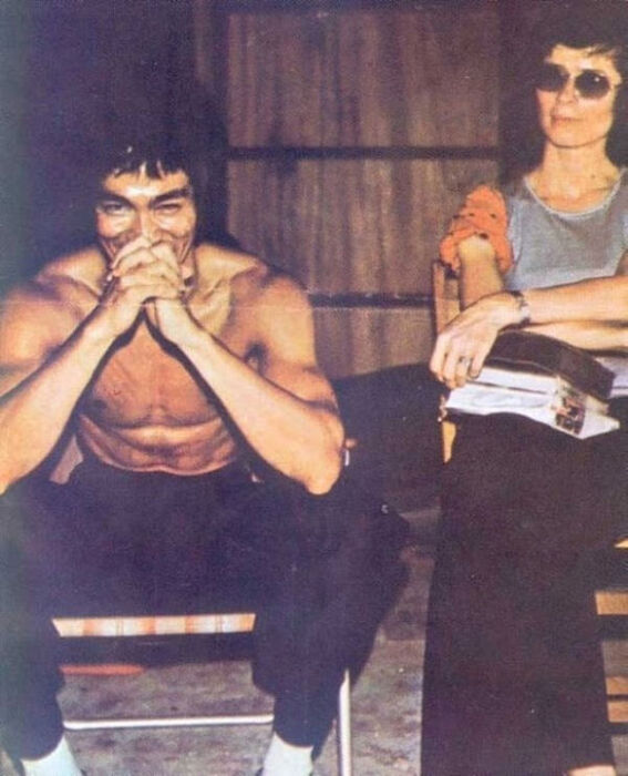 Touching Family Photos Of The Iconic Bruce Lee (25 pics)