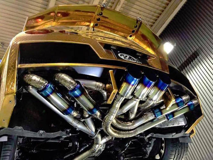 The Paint Job On This Gold Car Is Absolutely Insane (25 pics)