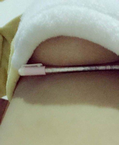 Women Trying To Hold Pens Under Their Breasts (15 pics)
