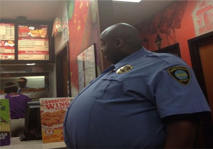 You Could Definitely Outrun These Fat Police (22 pics)