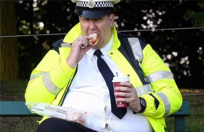 You Could Definitely Outrun These Fat Police (22 pics)