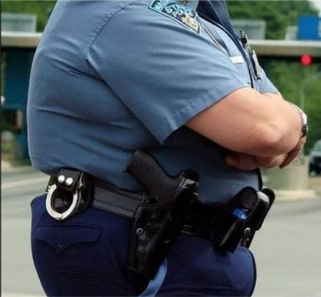 You Could Definitely Outrun These Fat Police (22 pics)