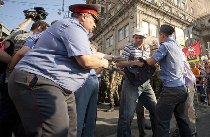 You Could Definitely Outrun These Fat Police (22 pics)