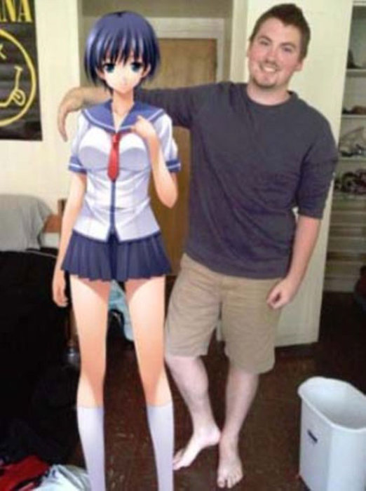 Guys Who Mysteriously Got Really Hot Girlfriends (39 pics)