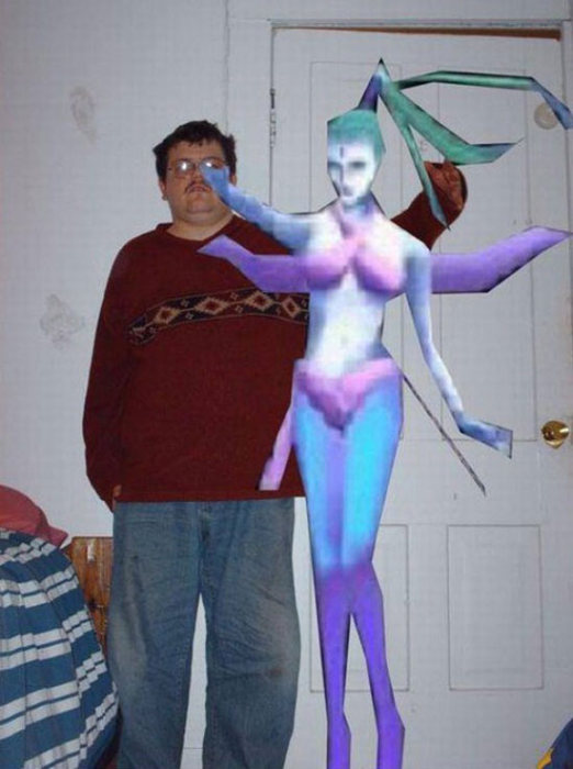 Guys Who Mysteriously Got Really Hot Girlfriends (39 pics)