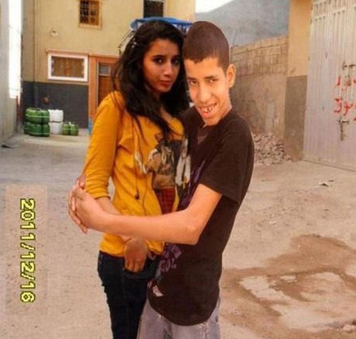 Guys Who Mysteriously Got Really Hot Girlfriends (39 pics)