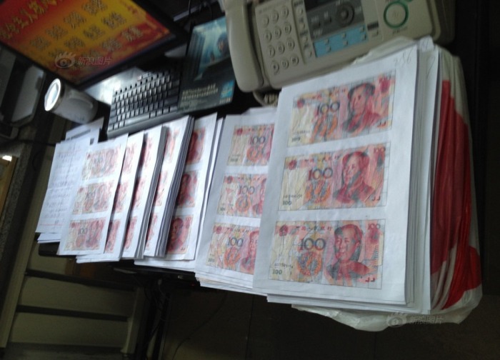 A Chinese Couple Spent Months Piecing Together $21,000 In Shredded Banknotes (3 pics)