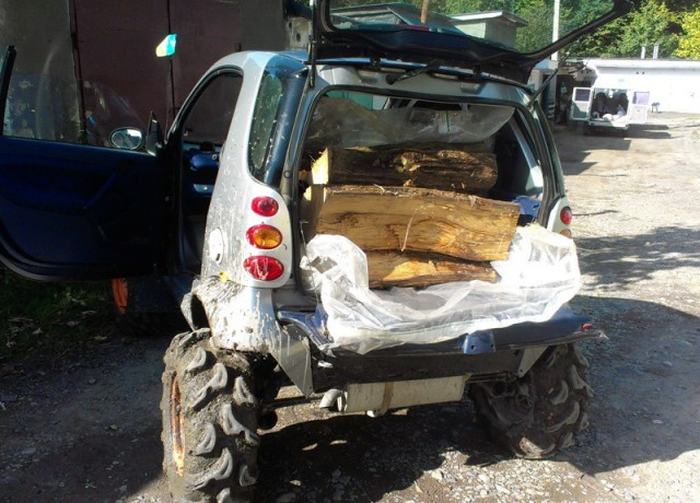 It Turns Out That Smart Cars Actually Make Awesome Off Road Vehicles (12 pics)