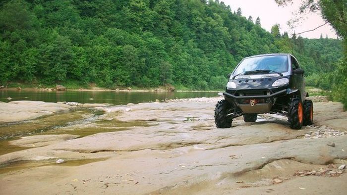 It Turns Out That Smart Cars Actually Make Awesome Off Road Vehicles (12 pics)