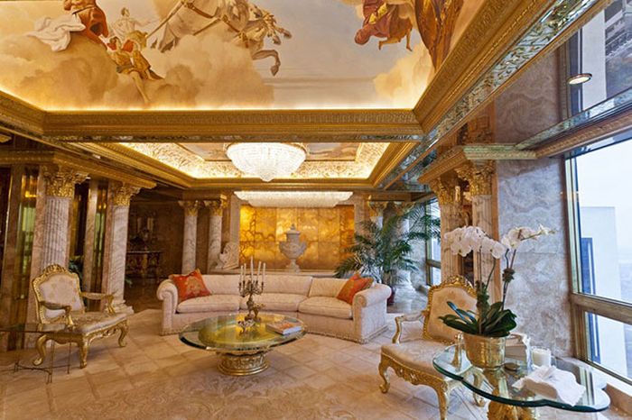 See How Donald Trump Lives In These Photos From His New York Penthouse (11 pics)