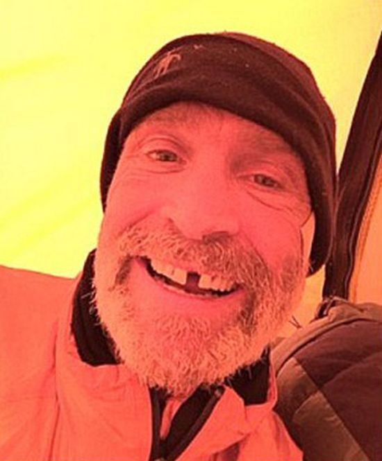 Man Takes Inspirational Selfies While Exploring Antarctica (6 pics)