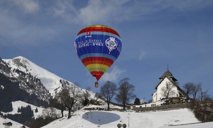 Stunning Photos From Switzerland's International Balloon Festival (17 pics)