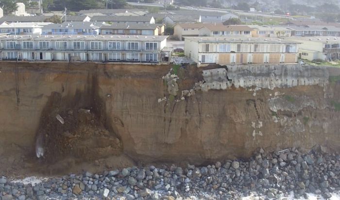 Residents Are Evacuating Because The Coast Of California Is Crumbling (13 pics)