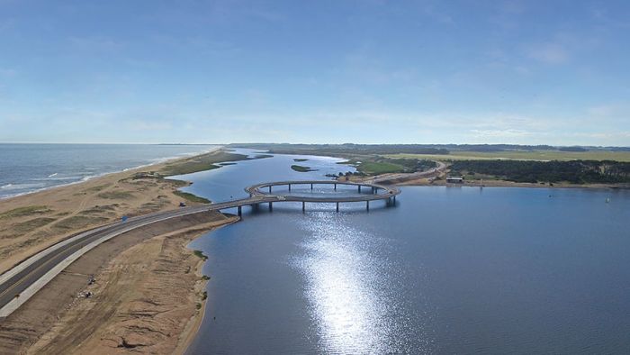 In Uruguay There's A Circular Bridge With An Unforgettable View (5 pics)