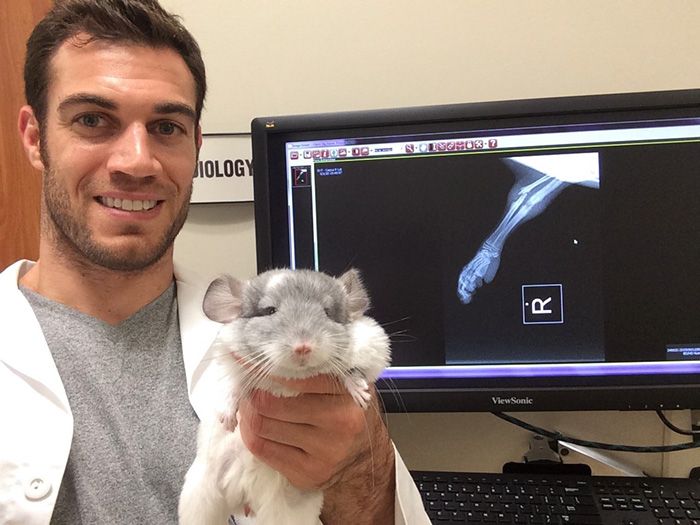 Women Everywhere Are Going Crazy Over This Veterinarian (33 pics)