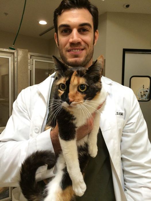 Women Everywhere Are Going Crazy Over This Veterinarian (33 pics)