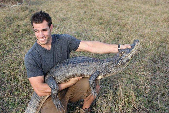 Women Everywhere Are Going Crazy Over This Veterinarian (33 pics)