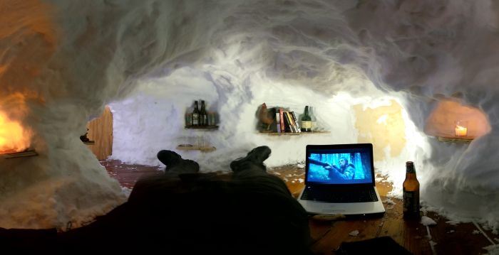 Man Turns The Snow On His Deck Into A Luxury Igloo (13 pics)