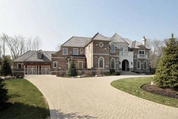 A Look At The Luxurious Mansions NFL Players Call Home (31 pics)