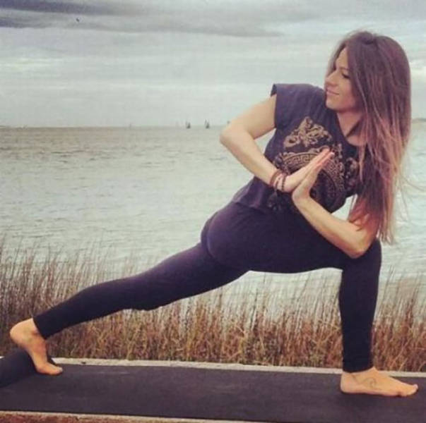 Flexible Babes That Know How To Make Stretching Look Sexy (64 pics)