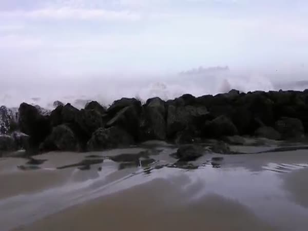 Sneaker Wave South Of Coos Bay Caught On Camera