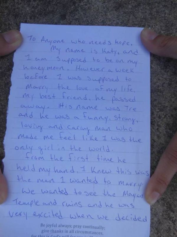 Someone Found A Heartbreaking Note At The Top Of The Mayan Ruins (4 pics)