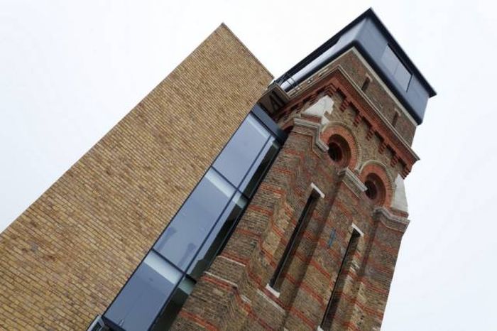 Old School Water Tower Gets An Incredible Modern Makeover (23 pics)
